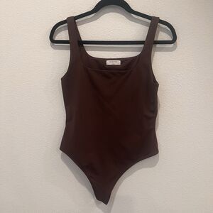 Aritzia Babaton Contour Brown Sleeveless Square Neck Bodysuit Sz L